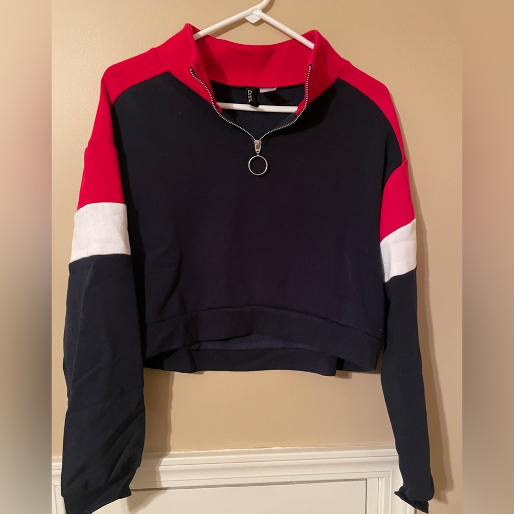Divided cropped pullover